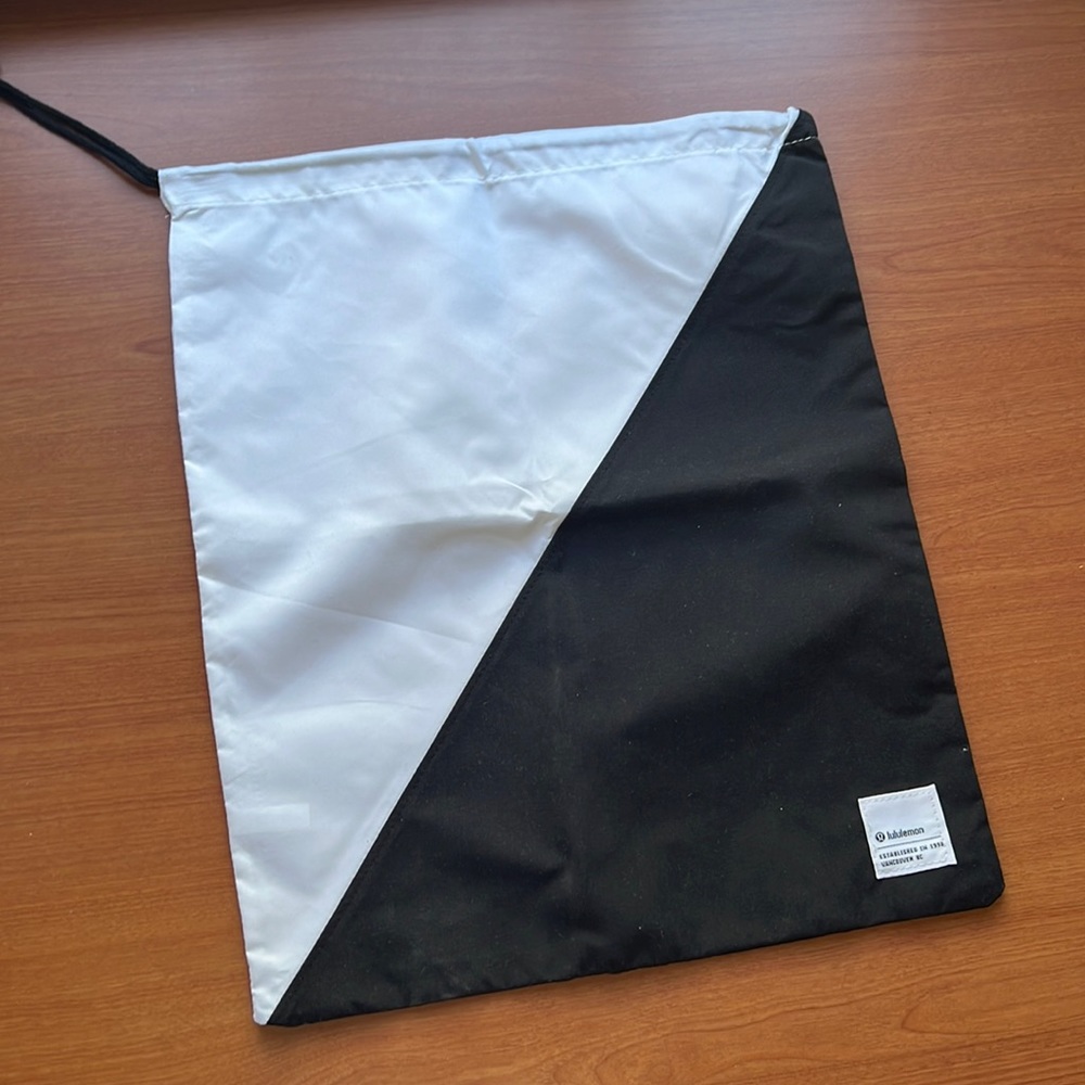 LULULEMON DRAWSTRING BAG